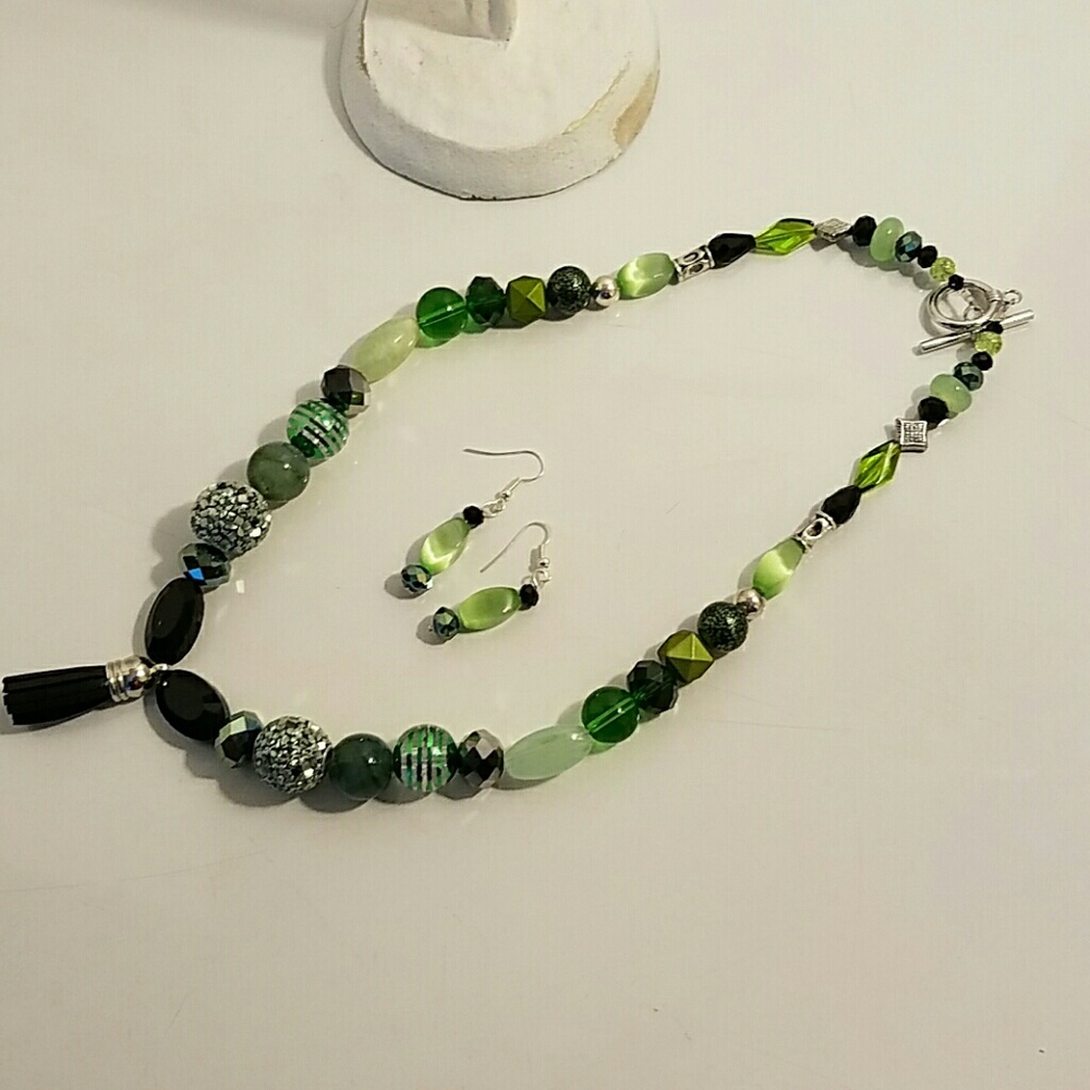 Neclace/earrings - Picture 2 of 3